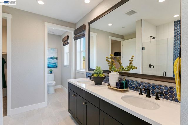 1312 Parkcrest Circle, Manteca, CA 95336