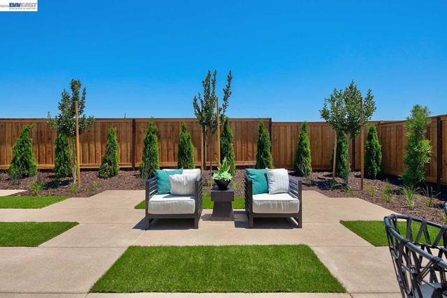 1312 Parkcrest Circle, Manteca, CA 95336