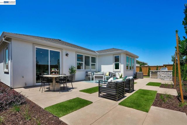1312 Parkcrest Circle, Manteca, CA 95336