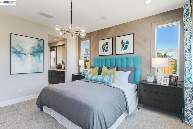 1312 Parkcrest Circle, Manteca, CA 95336