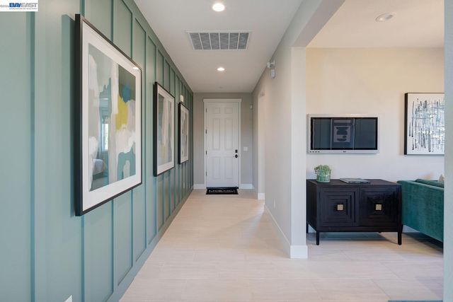 1312 Parkcrest Circle, Manteca, CA 95336