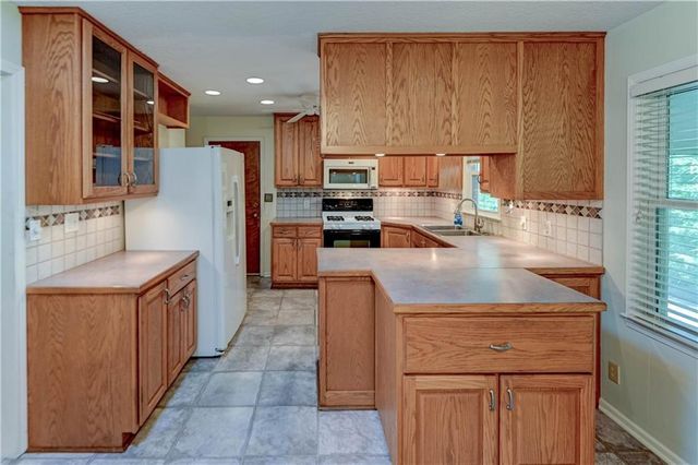10500 E 79th Terrace, Raytown, MO 64138