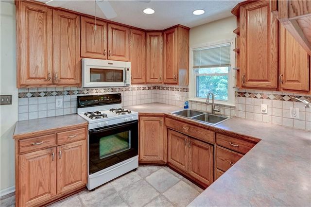 10500 E 79th Terrace, Raytown, MO 64138