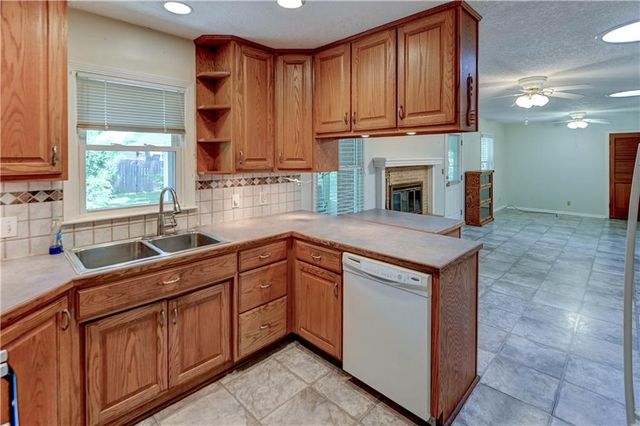 10500 E 79th Terrace, Raytown, MO 64138