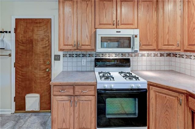 10500 E 79th Terrace, Raytown, MO 64138