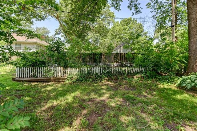 10500 E 79th Terrace, Raytown, MO 64138