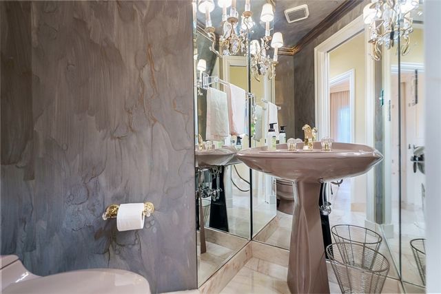 315 Kingsberry Cir, Mt Lebanon, PA 15234