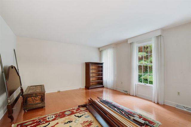 315 Kingsberry Cir, Mt Lebanon, PA 15234