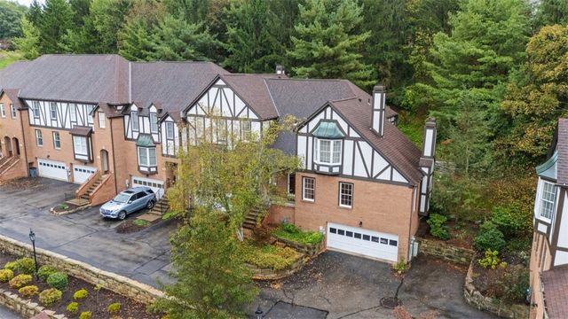 315 Kingsberry Cir, Mt Lebanon, PA 15234