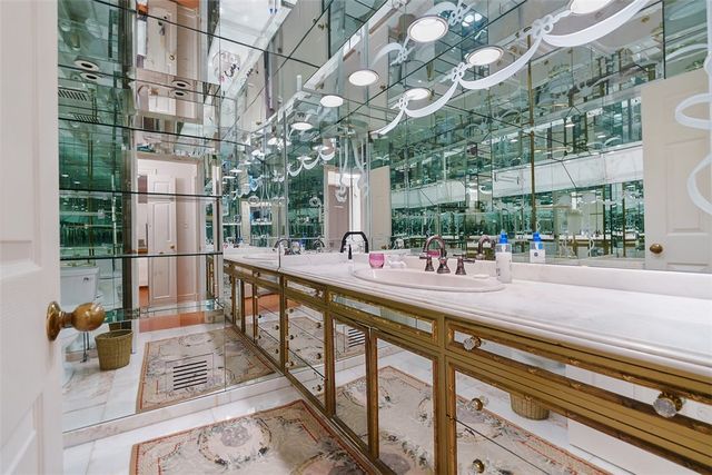 315 Kingsberry Cir, Mt Lebanon, PA 15234