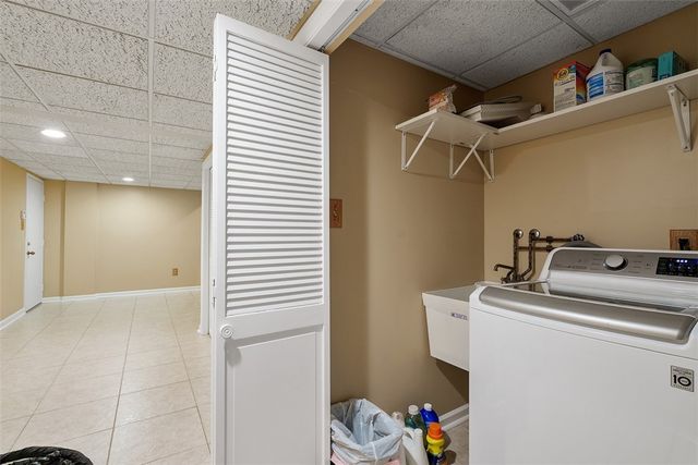 315 Kingsberry Cir, Mt Lebanon, PA 15234