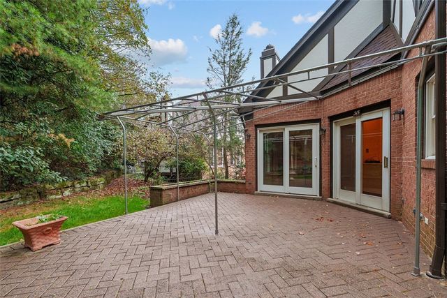 315 Kingsberry Cir, Mt Lebanon, PA 15234