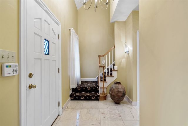 315 Kingsberry Cir, Mt Lebanon, PA 15234