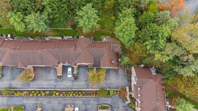 315 Kingsberry Cir, Mt Lebanon, PA 15234