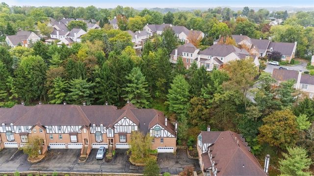 315 Kingsberry Cir, Mt Lebanon, PA 15234