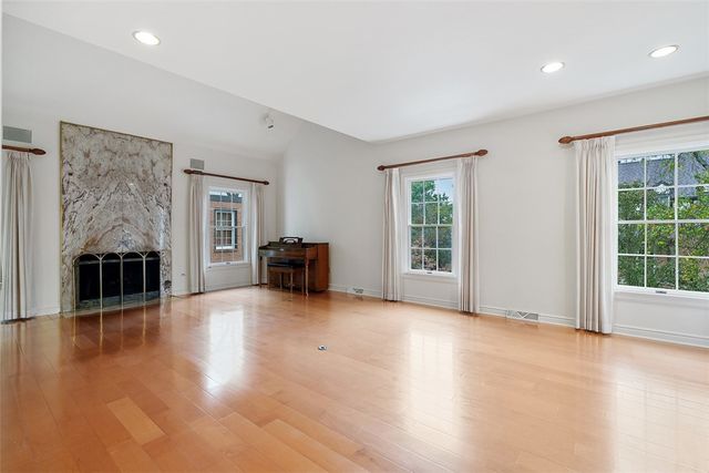 315 Kingsberry Cir, Mt Lebanon, PA 15234