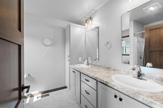 2529 MEYER WAY, De Pere, WI 54115