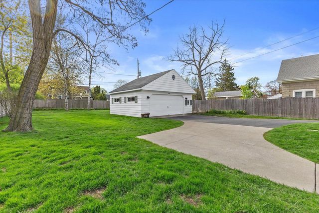 8115 Whitney ROAD, Fox Point, WI 53217