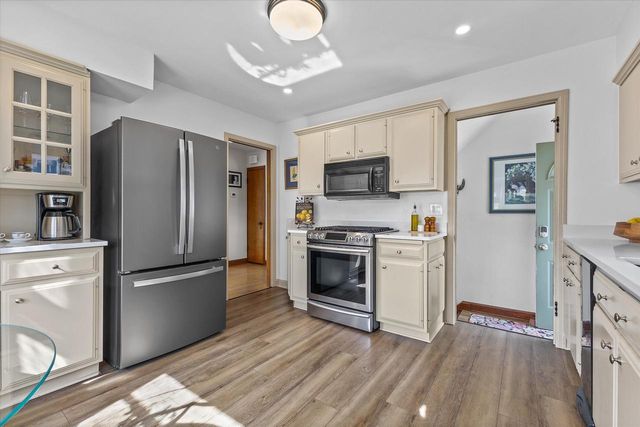 8115 Whitney ROAD, Fox Point, WI 53217