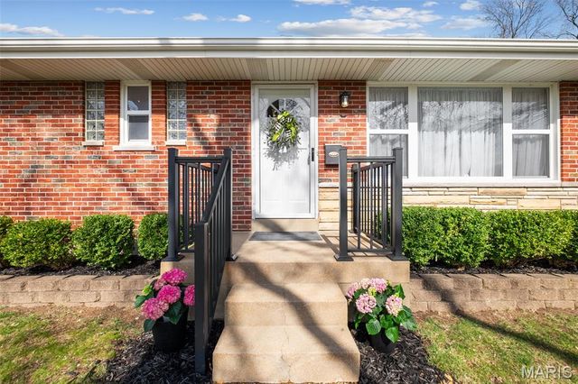 3641 Park Crest Drive, Mehlville, MO 63125