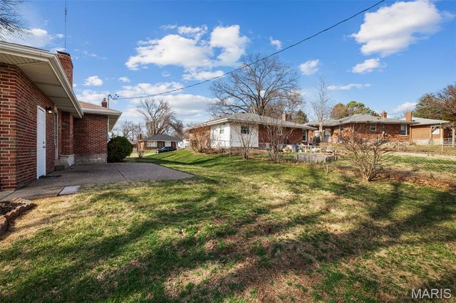 3641 Park Crest Drive, Mehlville, MO 63125