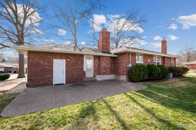 3641 Park Crest Drive, Mehlville, MO 63125