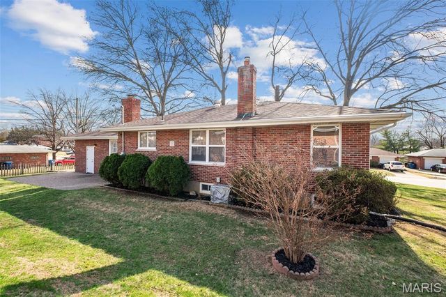 3641 Park Crest Drive, Mehlville, MO 63125