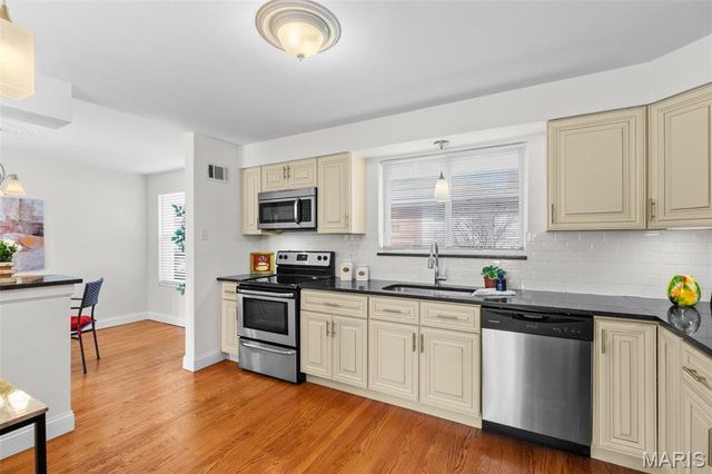 3641 Park Crest Drive, Mehlville, MO 63125