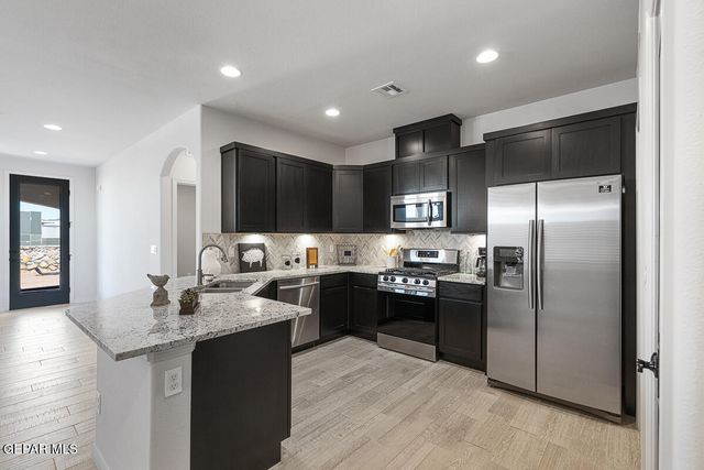 724 Cedarwood Avenue, Horizon City, TX 79928