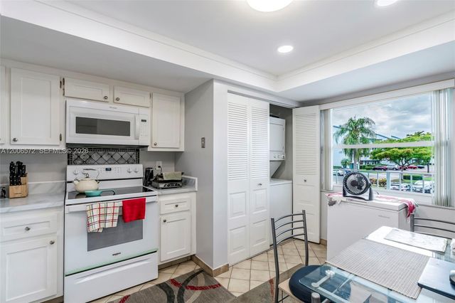 7610 NW 18th St 203, Margate, FL 33063