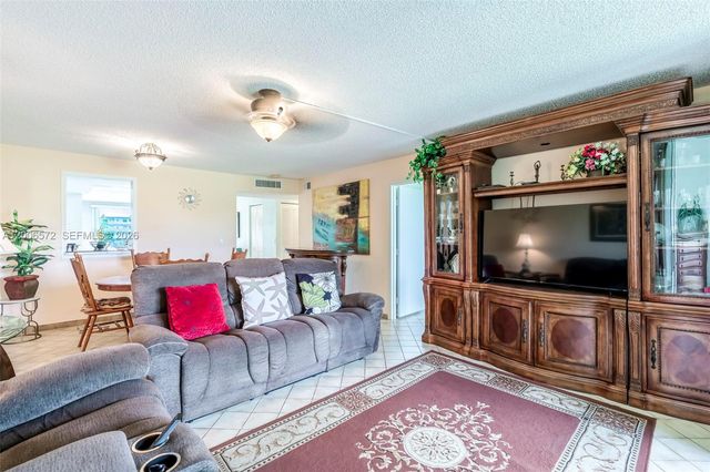 7610 NW 18th St 203, Margate, FL 33063