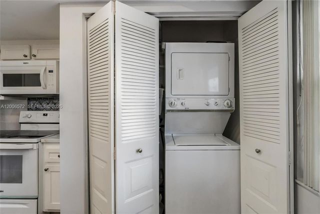 7610 NW 18th St 203, Margate, FL 33063