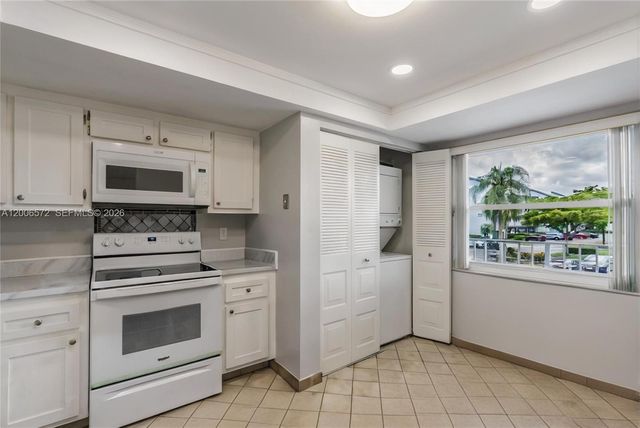 7610 NW 18th St 203, Margate, FL 33063