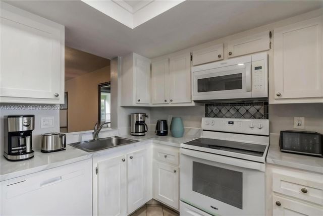 7610 NW 18th St 203, Margate, FL 33063