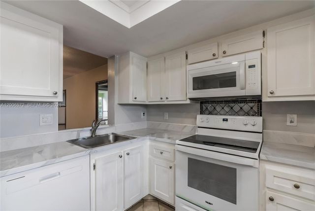 7610 NW 18th St 203, Margate, FL 33063