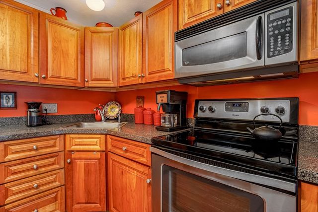 101 Bridle Cross Rd 101, Fitchburg, MA 01420