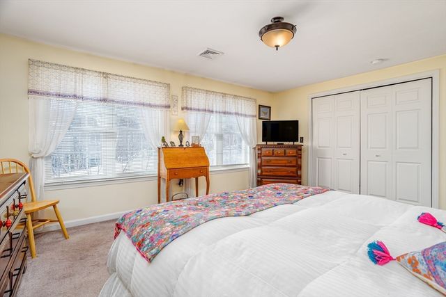 101 Bridle Cross Rd 101, Fitchburg, MA 01420