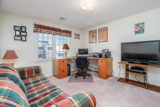 101 Bridle Cross Rd 101, Fitchburg, MA 01420