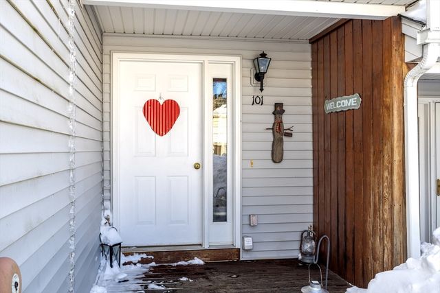 101 Bridle Cross Rd 101, Fitchburg, MA 01420