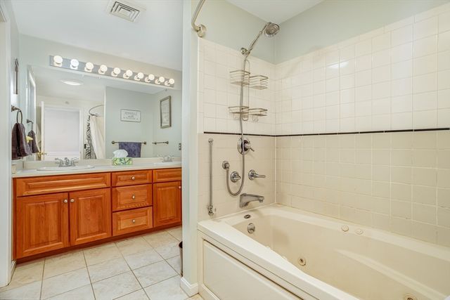 101 Bridle Cross Rd 101, Fitchburg, MA 01420