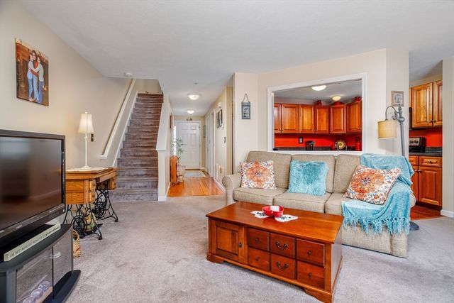 101 Bridle Cross Rd 101, Fitchburg, MA 01420