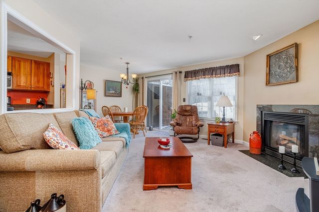 101 Bridle Cross Rd 101, Fitchburg, MA 01420