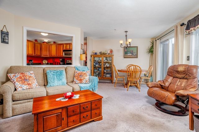 101 Bridle Cross Rd 101, Fitchburg, MA 01420