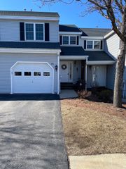 101 Bridle Cross Rd 101, Fitchburg, MA 01420