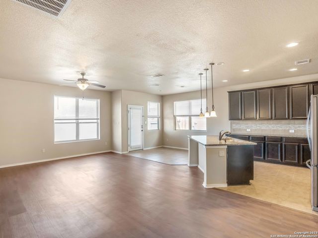 8611 LANTANA SPGS, Converse, TX 78109