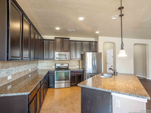 8611 LANTANA SPGS, Converse, TX 78109