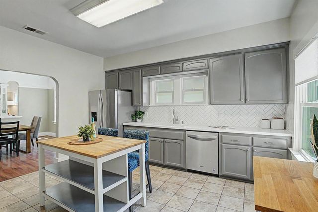 1914 7th St, Sacramento, CA 95811