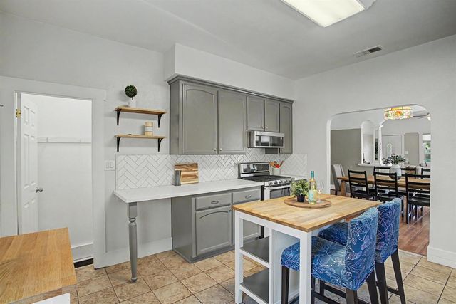 1914 7th St, Sacramento, CA 95811