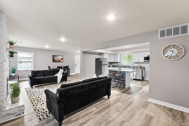 5857 Stellhorn Road, Fort Wayne, IN 46815