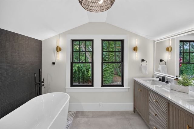 21 Brewster Street, Provincetown, MA 02657